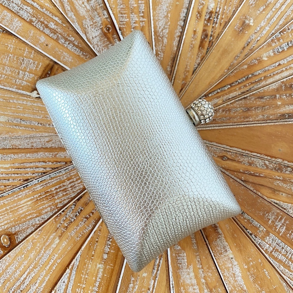 NWT bebe Silver Metallic Lizard Faux Leather Minaudière with Shoulder Chain - Picture 6 of 7